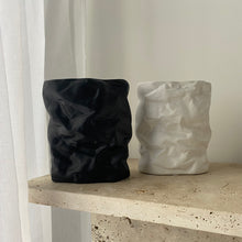 Load image into Gallery viewer, FROISSER Noir - PreSALE 4 Weeks