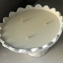 Load image into Gallery viewer, SCALLOP Blanche Vase 400
